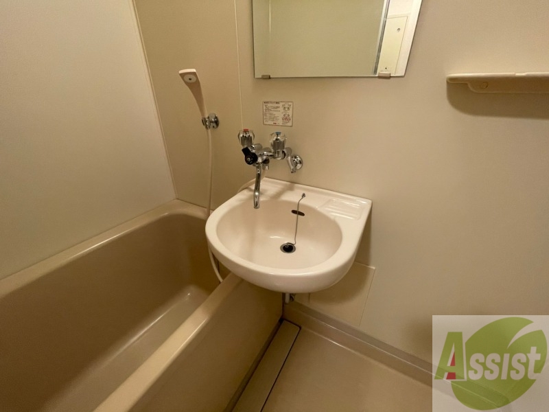 洗面設備　洗面台。身支度にはかかせないですよね～。