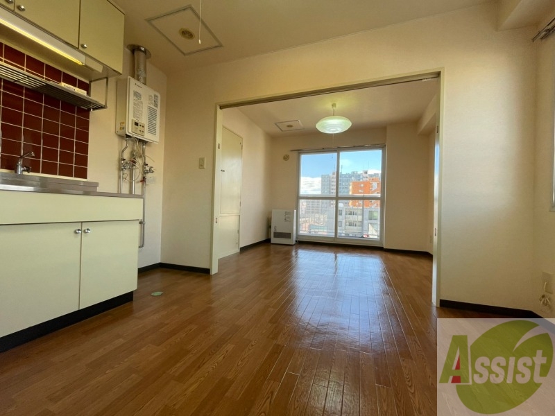 居室・リビング　５．２帖のダイニングキッチン。ご飯を食べるお部屋ですね。