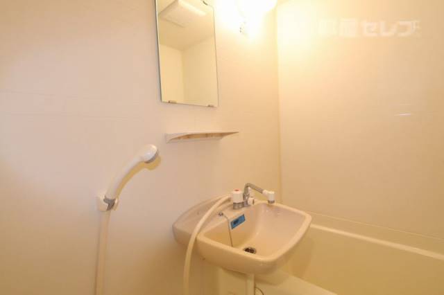 洗面設備　※２０６号室の写真参照