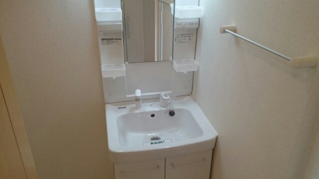 洗面設備　コンパクトで使いやすい洗面所