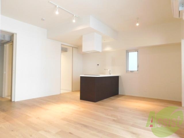 居室・リビング　画像は同物件４階写真です。