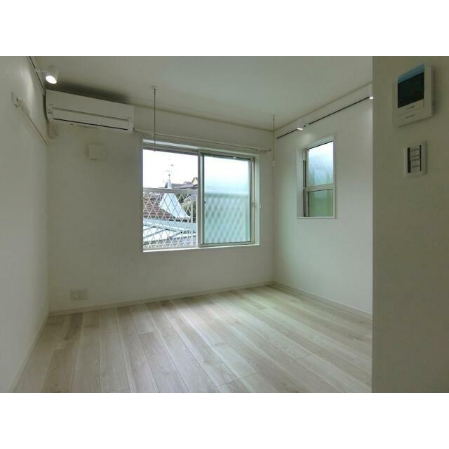 居室・リビング　天井が高く開放感があります！