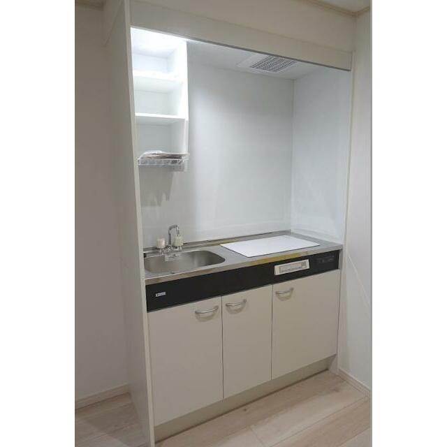 キッチン　一人暮らしに丁度いいサイズ、お手入れ楽々の２口ＩＨキッチンで