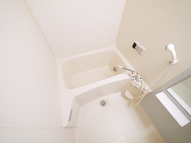 バス・シャワールーム　落ち着いた空間のお風呂です