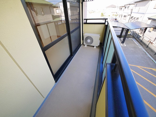 バルコニー　陽当たり良好なバルコニーです