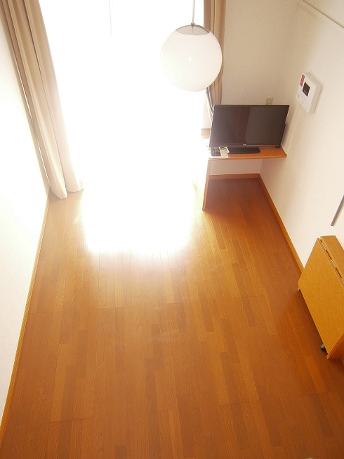 居室・リビング　１階はフローリング、２階はカーペットになります。