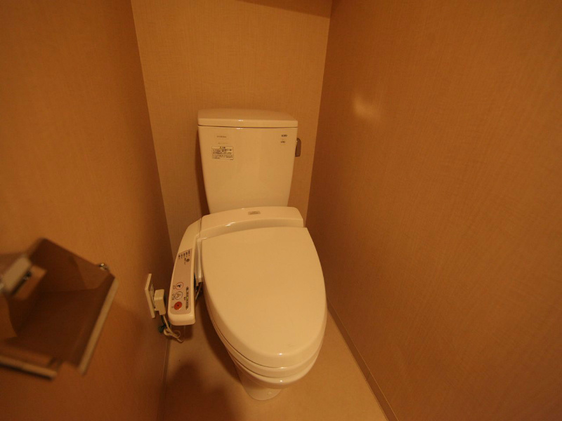 トイレ　温水洗浄便座付トイレ