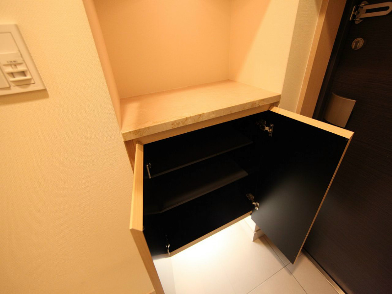玄関　玄関　シューズボックス付