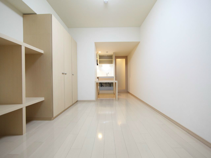 居室・リビング　洋室10.2帖　クローゼット（収納充実してます）エアコン完備