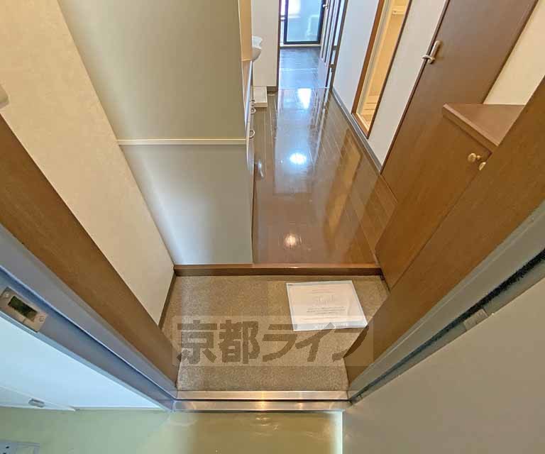 玄関　段差が低くて上がりやすい玄関です。