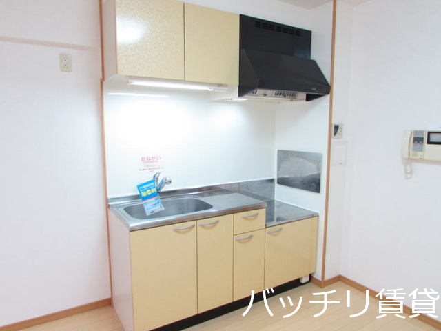 キッチン　同型タイプの為、現状を優先いたします