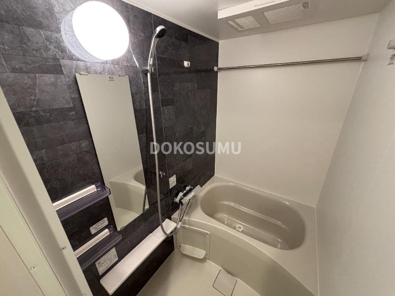 バス・シャワールーム　一日の疲れをやさしく癒やす、清潔感あふれるリラックスバス。