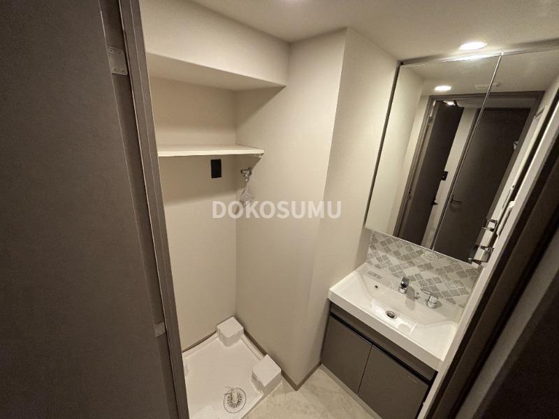 洗面設備　忙しい朝もスムーズに。使いやすさを追求した清潔な洗面空間。