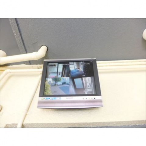 エントランス　防犯カメラ