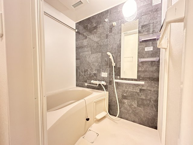 バス・シャワールーム　同じ物件の別部屋の参考写真です