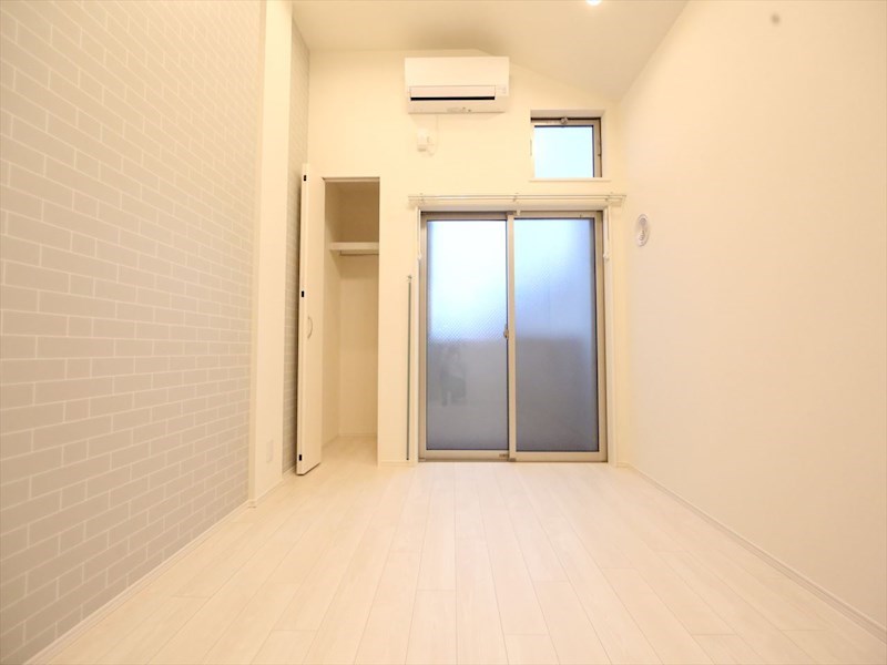 バルコニー　洋室6帖　ロフト6.4帖（収納にも使えます）　同仕様写真