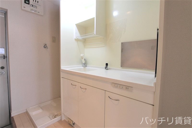 キッチン　同型タイプの為、現状を優先致します。