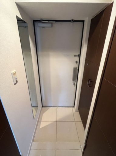 玄関　※別部屋の参考写真です。