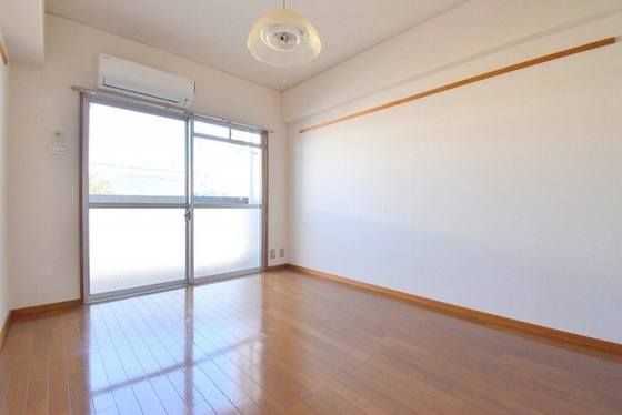 居室・リビング　※別号室の写真です