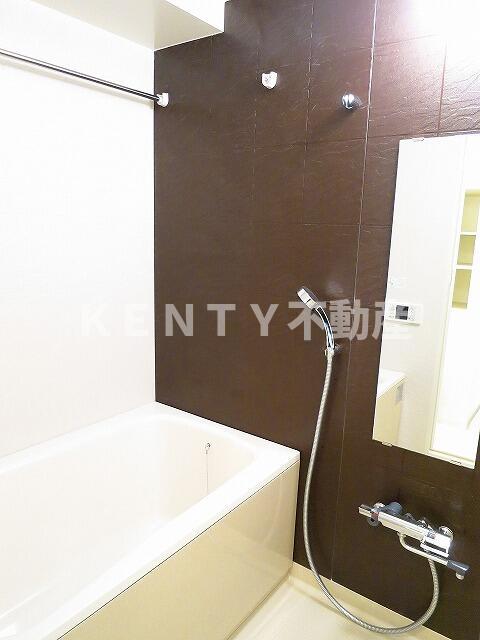 バス・シャワールーム　コンパクトで使いやすいお風呂です