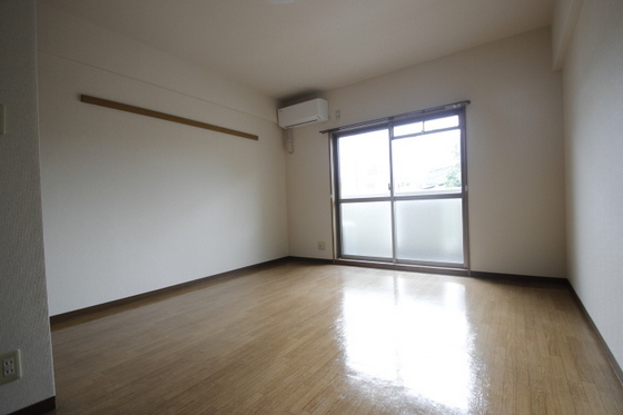 居室・リビング　※別号室のお写真です