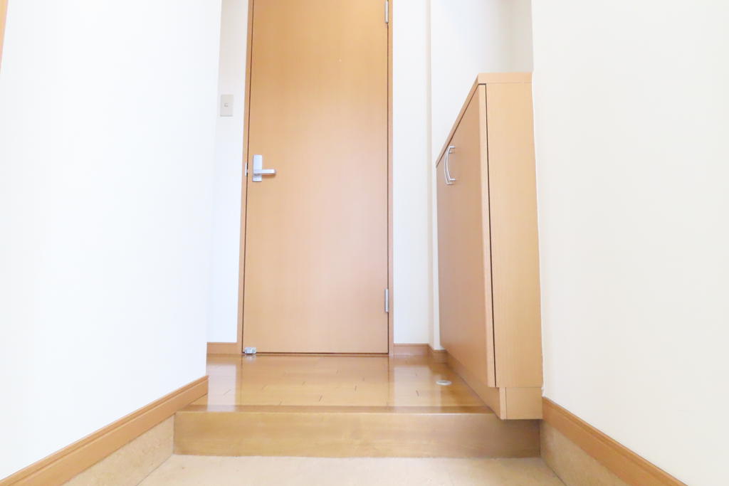 玄関　※反転間取りの写真です