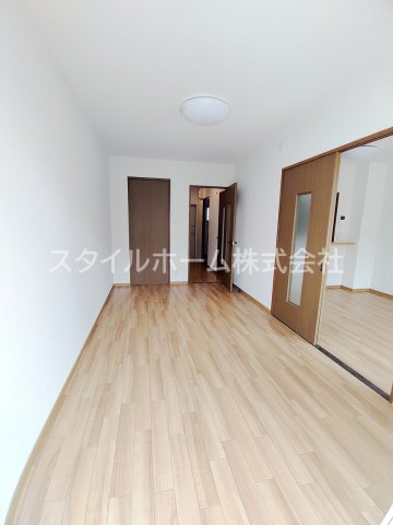 その他部屋・スペース　広くて明るい寝室