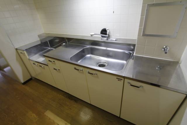 キッチン　広々としたキッチンです。