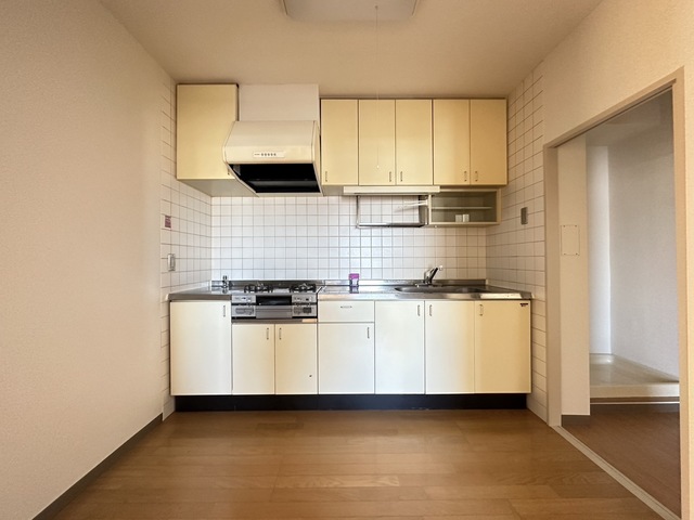 キッチン　別部屋参考写真です