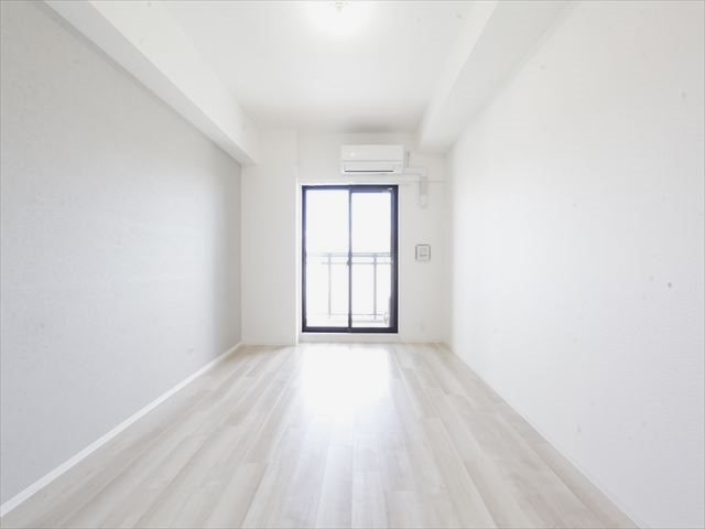 その他部屋・スペース　洋室8.1帖　エアコン完備　バルコニーに面しています