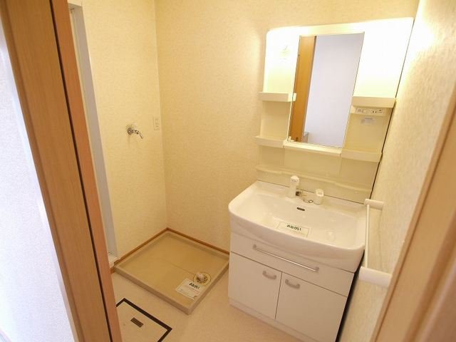 洗面設備　コンパクトで使いやすい洗面所