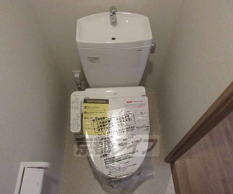 トイレ　ウォシュレット付き・