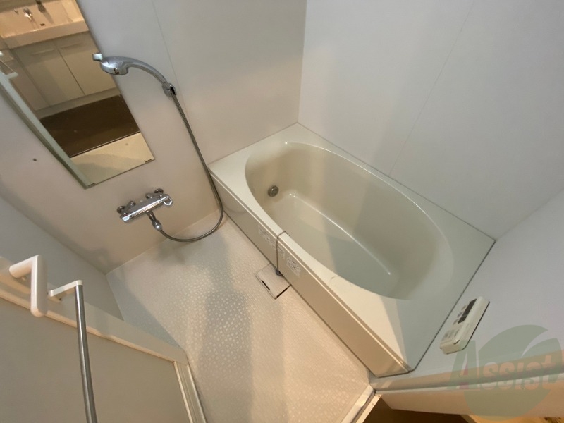 バス・シャワールーム　こちらはお風呂。一日の疲れをここで癒してください。