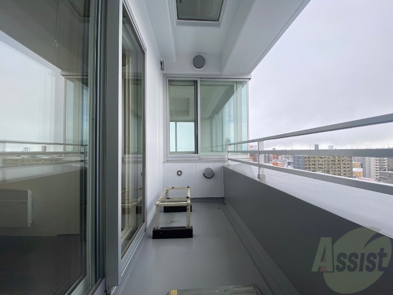 バルコニー　こちらはバルコニー。洗濯物が干せるようになっています。