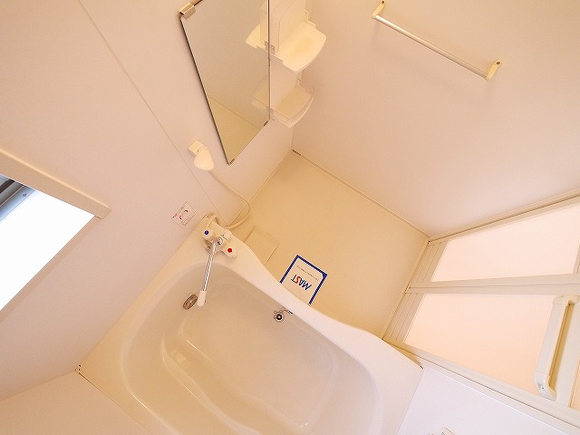 バス・シャワールーム　コンパクトで使いやすいお風呂です