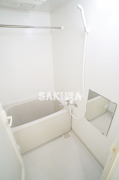 バス・シャワールーム　雨の日でも安心の浴室乾燥機付きです♪