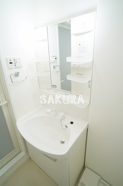 洗面設備　身支度に欠かせない独立洗面台♪