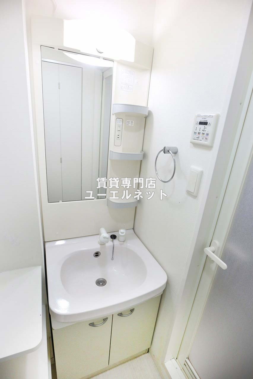 洗面設備　清潔感ある独立洗面台で毎日気持ちよく♪