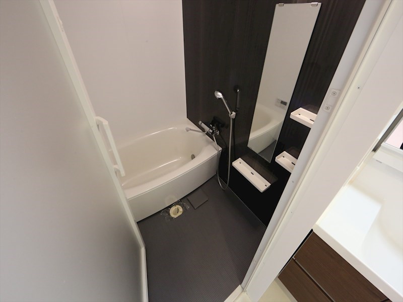 バス・シャワールーム　浴室暖房乾燥機付　追い焚き・オートバス機能付お風呂