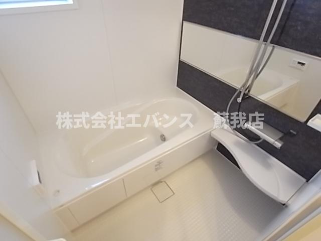 バス・シャワールーム　コンパクトで使いやすいお風呂です