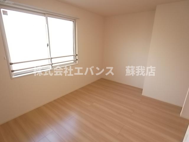 その他部屋・スペース　広くて明るい寝室