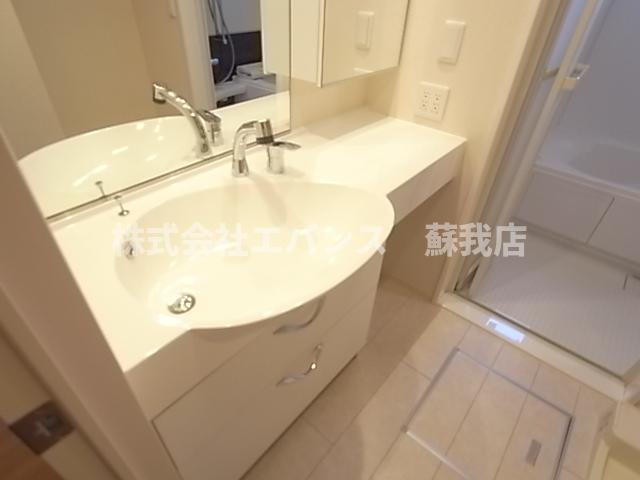 洗面設備　コンパクトで使いやすい洗面所