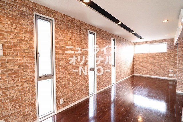 居室・リビング　レンガ調の内装がまるで海外で暮らしているような雰囲気に