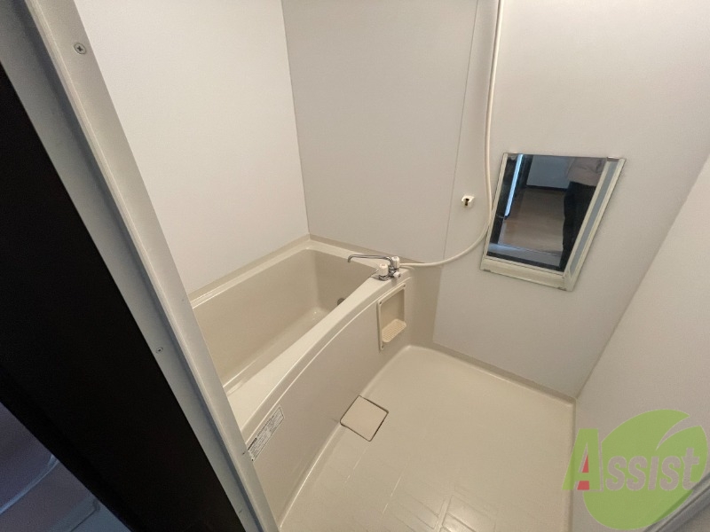 バス・シャワールーム　浴室は洗い場が広く、鏡が付いており使いやすいです