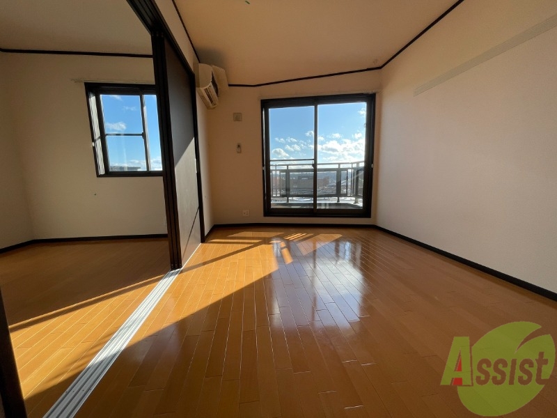 居室・リビング　リビングは陽当たりが良く広々９．６帖です