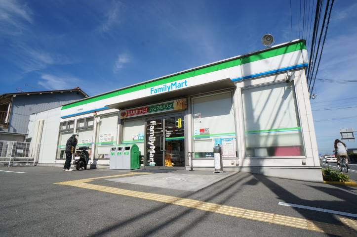 コンビニ　ファミリーマート　高田神楽店（コンビニ）まで865m