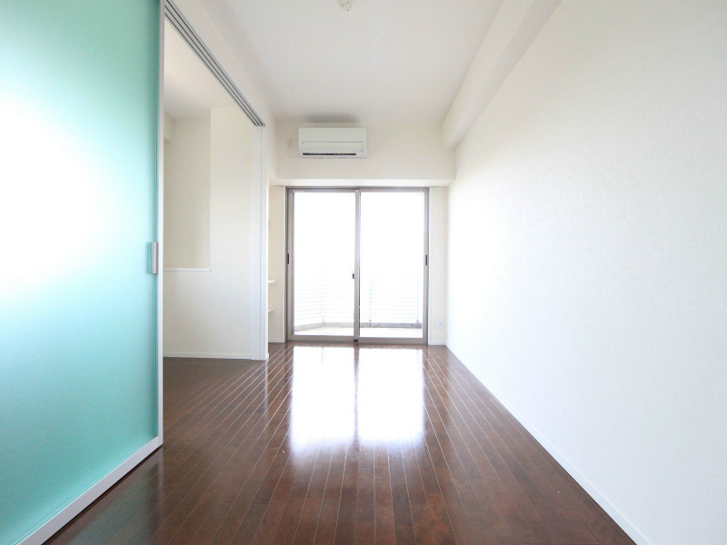 バルコニー　洋室5.6帖　洋室2.4帖とつなげても仕切っても使えます