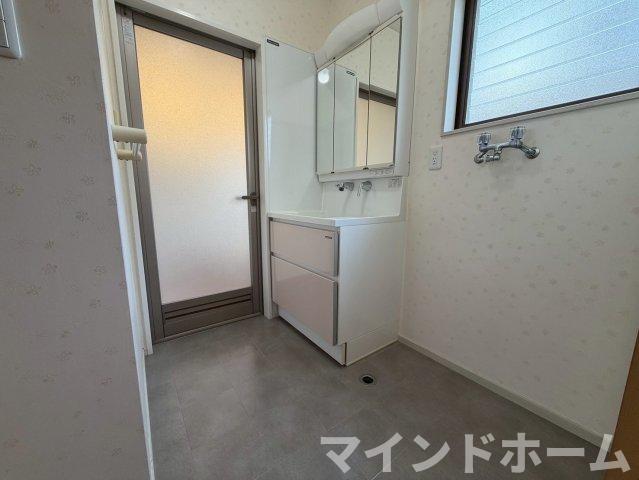 洗面設備　使いやすい洗面所です