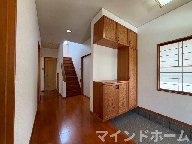 エントランス　落ち着いた玄関です