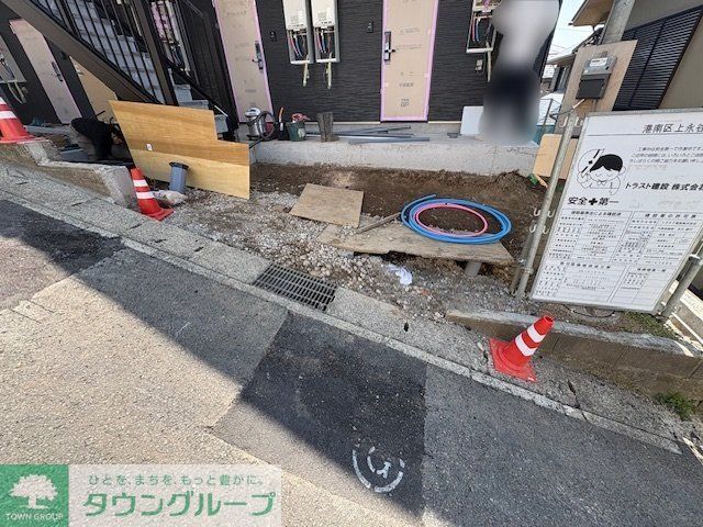 玄関　駐車場